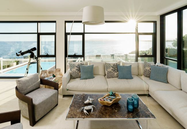 Villa in Siracusa - Villa with pool and direct access to the rocks below in Siracusa, Sicily Villa in Siracusa - Villa with pool and direct access to the rocks below in Siracusa, Sicily