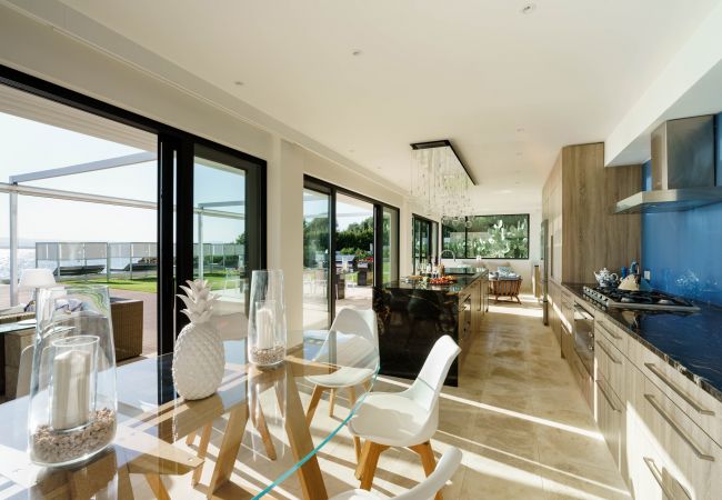 Villa in Siracusa - Villa with pool and direct access to the rocks below in Siracusa, Sicily Villa in Siracusa - Villa with pool and direct access to the rocks below in Siracusa, Sicily