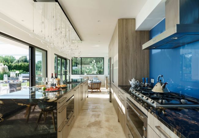 Villa in Siracusa - Villa with pool and direct access to the rocks below in Siracusa, Sicily Villa in Siracusa - Villa with pool and direct access to the rocks below in Siracusa, Sicily