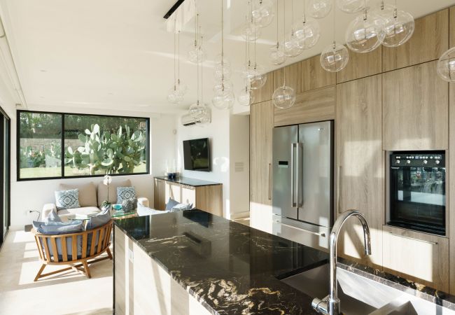 Villa in Siracusa - Villa with pool and direct access to the rocks below in Siracusa, Sicily Villa in Siracusa - Villa with pool and direct access to the rocks below in Siracusa, Sicily