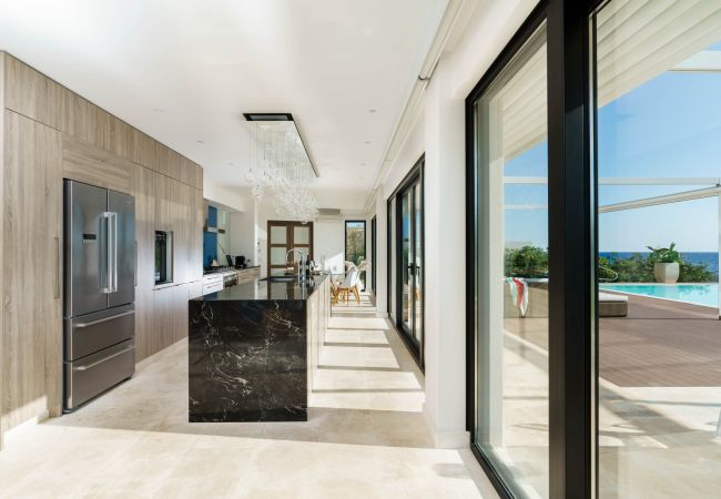 Villa in Siracusa - Villa with pool and direct access to the rocks below in Siracusa, Sicily Villa in Siracusa - Villa with pool and direct access to the rocks below in Siracusa, Sicily