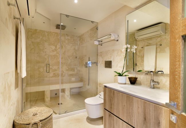 Villa in Siracusa - Villa with pool and direct access to the rocks below in Siracusa, Sicily Villa in Siracusa - Villa with pool and direct access to the rocks below in Siracusa, Sicily