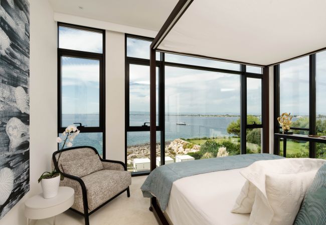 Villa in Siracusa - Villa with pool and direct access to the rocks below in Siracusa, Sicily Villa in Siracusa - Villa with pool and direct access to the rocks below in Siracusa, Sicily