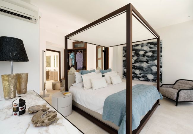 Villa in Siracusa - Villa with pool and direct access to the rocks below in Siracusa, Sicily Villa in Siracusa - Villa with pool and direct access to the rocks below in Siracusa, Sicily