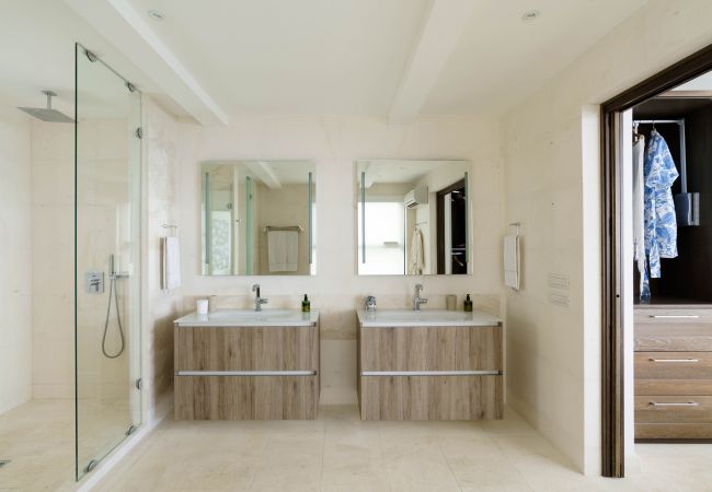 Villa in Siracusa - Villa with pool and direct access to the rocks below in Siracusa, Sicily Villa in Siracusa - Villa with pool and direct access to the rocks below in Siracusa, Sicily