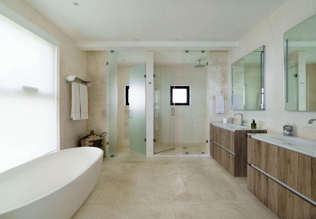 Villa in Siracusa - Villa with pool and direct access to the rocks below in Siracusa, Sicily Villa in Siracusa - Villa with pool and direct access to the rocks below in Siracusa, Sicily