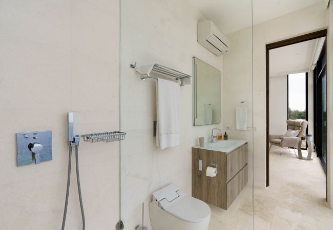 Villa in Siracusa - Villa with pool and direct access to the rocks below in Siracusa, Sicily Villa in Siracusa - Villa with pool and direct access to the rocks below in Siracusa, Sicily