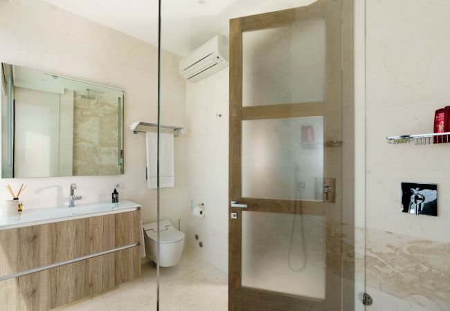 Villa in Siracusa - Villa with pool and direct access to the rocks below in Siracusa, Sicily Villa in Siracusa - Villa with pool and direct access to the rocks below in Siracusa, Sicily