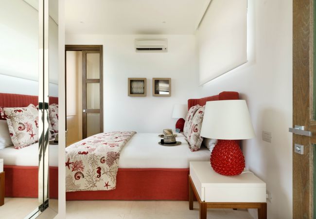 Villa in Siracusa - Villa with pool and direct access to the rocks below in Siracusa, Sicily Villa in Siracusa - Villa with pool and direct access to the rocks below in Siracusa, Sicily