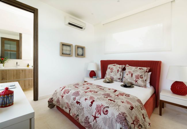 Villa in Siracusa - Villa with pool and direct access to the rocks below in Siracusa, Sicily Villa in Siracusa - Villa with pool and direct access to the rocks below in Siracusa, Sicily