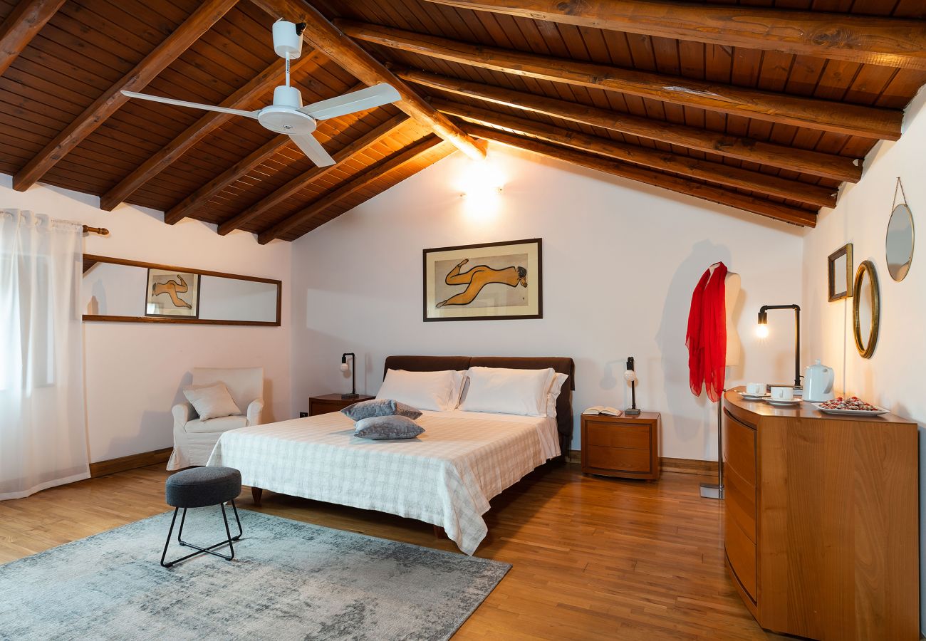 Villa in Pedara - Old country property with pool situated on the slopes of Mount Etna, Sicily.