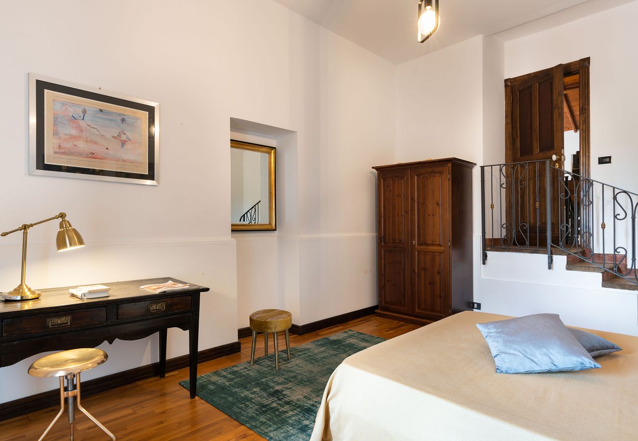 Villa in Pedara - Old country property with pool situated on the slopes of Mount Etna, Sicily.