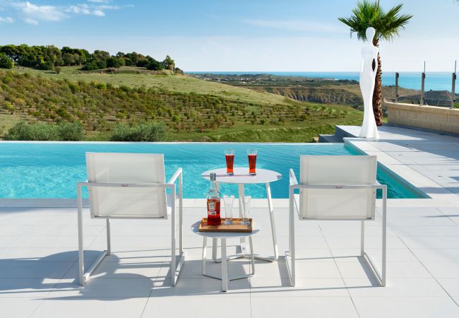 Villa in Ribera - Luxury villa with pool situated near Ribera, Agrigento, Sicily – 6 pax Villa in Ribera - Luxury villa with pool situated near Ribera, Agrigento, Sicily – 6 pax