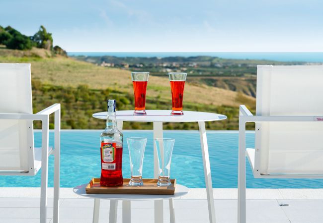 Villa in Ribera - Luxury villa with pool situated near Ribera, Agrigento, Sicily – 6 pax Villa in Ribera - Luxury villa with pool situated near Ribera, Agrigento, Sicily – 6 pax