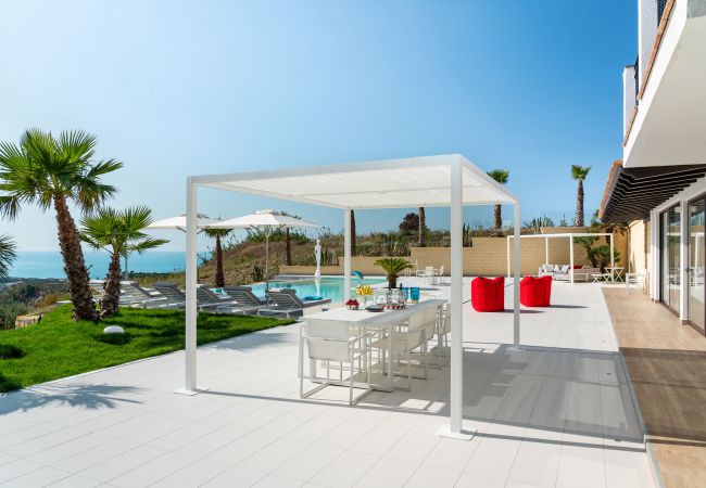 Villa in Ribera - Luxury villa with pool situated near Ribera, Agrigento, Sicily – 6 pax Villa in Ribera - Luxury villa with pool situated near Ribera, Agrigento, Sicily – 6 pax