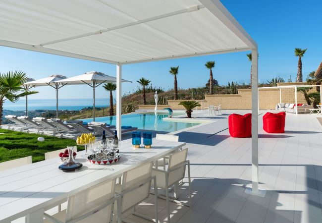Villa in Ribera - Luxury villa with pool situated near Ribera, Agrigento, Sicily – 6 pax Villa in Ribera - Luxury villa with pool situated near Ribera, Agrigento, Sicily – 6 pax