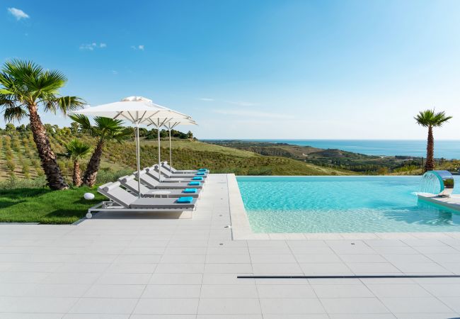 Villa in Ribera - Luxury villa with pool situated near Ribera, Agrigento, Sicily – 6 pax Villa in Ribera - Luxury villa with pool situated near Ribera, Agrigento, Sicily – 6 pax