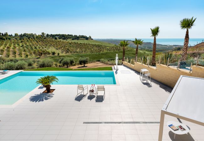 Villa in Ribera - Luxury villa with pool situated near Ribera, Agrigento, Sicily – 6 pax Villa in Ribera - Luxury villa with pool situated near Ribera, Agrigento, Sicily – 6 pax