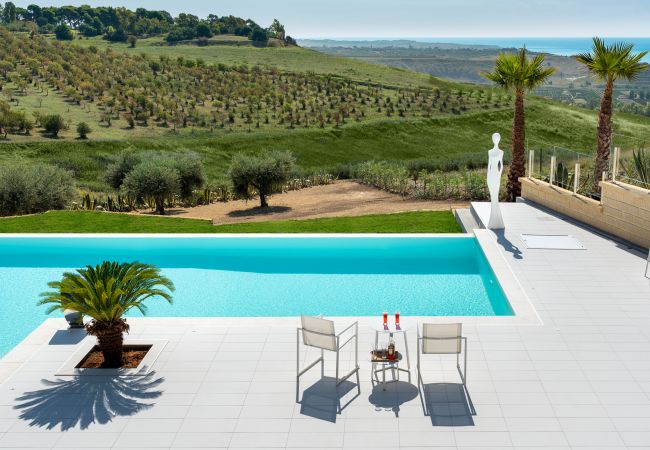 Villa in Ribera - Luxury villa with pool situated near Ribera, Agrigento, Sicily – 6 pax Villa in Ribera - Luxury villa with pool situated near Ribera, Agrigento, Sicily – 6 pax