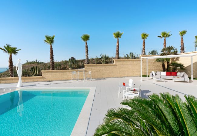 Villa in Ribera - Luxury villa with pool situated near Ribera, Agrigento, Sicily – 6 pax Villa in Ribera - Luxury villa with pool situated near Ribera, Agrigento, Sicily – 6 pax