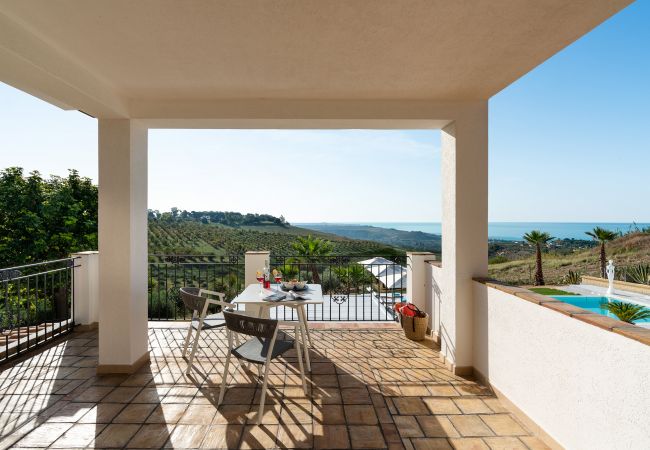 Villa in Ribera - Luxury villa with pool situated near Ribera, Agrigento, Sicily – 6 pax Villa in Ribera - Luxury villa with pool situated near Ribera, Agrigento, Sicily – 6 pax