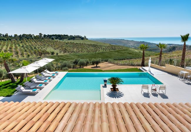 Villa in Ribera - Luxury villa with pool situated near Ribera, Agrigento, Sicily – 6 pax Villa in Ribera - Luxury villa with pool situated near Ribera, Agrigento, Sicily – 6 pax