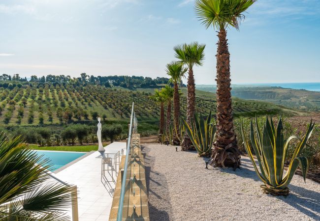 Villa in Ribera - Luxury villa with pool situated near Ribera, Agrigento, Sicily – 6 pax Villa in Ribera - Luxury villa with pool situated near Ribera, Agrigento, Sicily – 6 pax