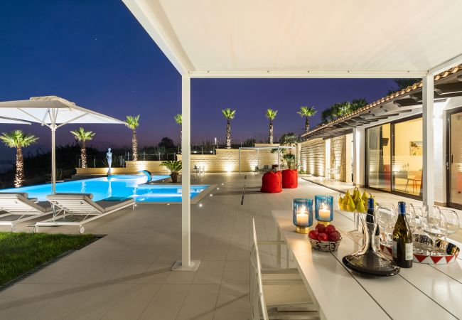 Villa in Ribera - Luxury villa with pool situated near Ribera, Agrigento, Sicily – 6 pax Villa in Ribera - Luxury villa with pool situated near Ribera, Agrigento, Sicily – 6 pax