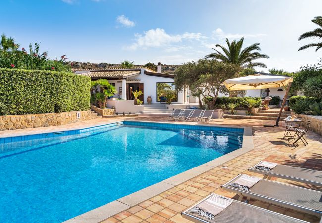 Villa in San Vito Lo Capo - Beautiful villa with pool just a few hundred metres from San Vito Lo Capo’s beach Villa in San Vito Lo Capo - Beautiful villa with pool just a few hundred metres from San Vito Lo Capo’s beach