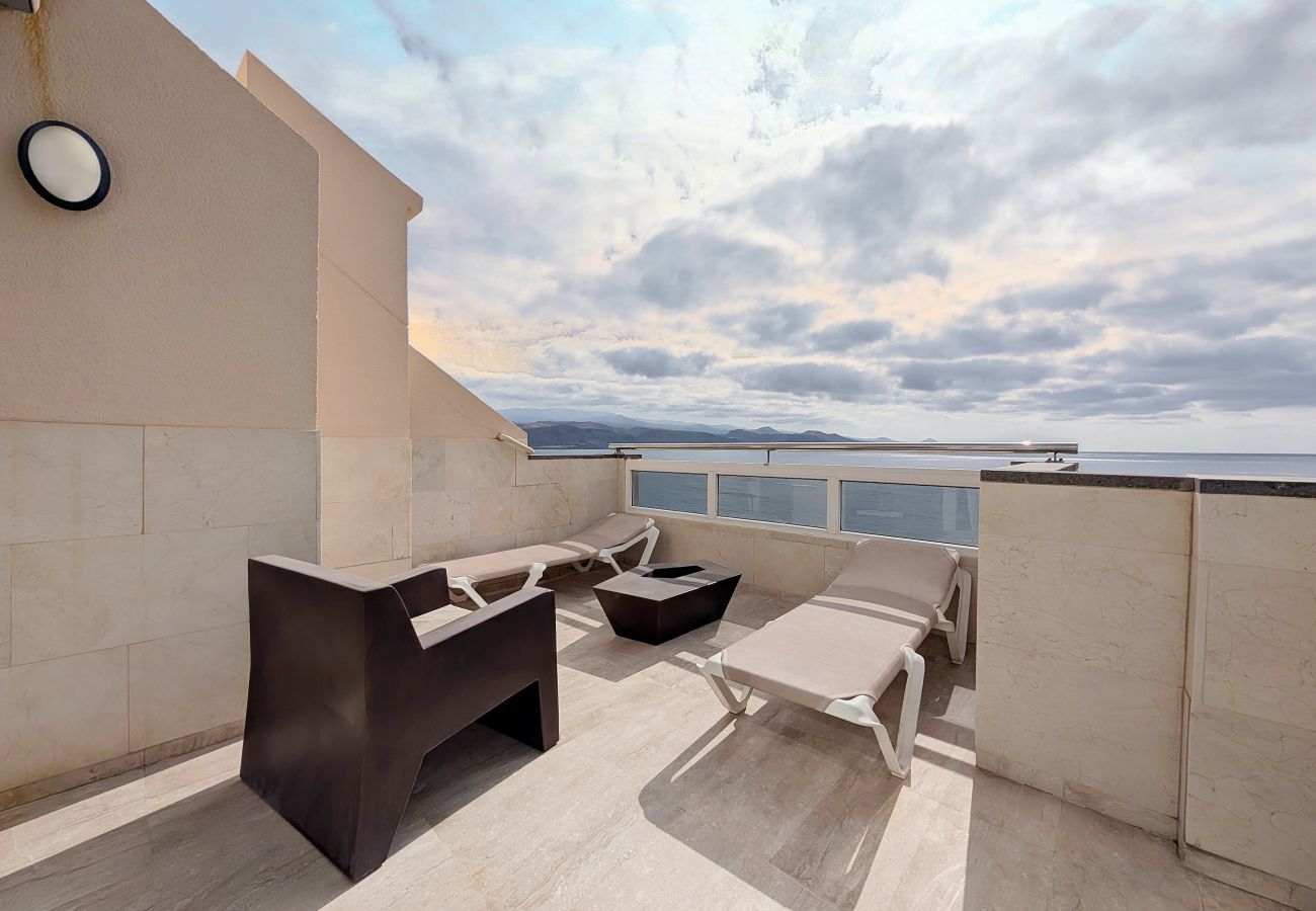 House in Las Palmas de Gran Canaria - Awesome beachfront terrace By CanariasGetaway 