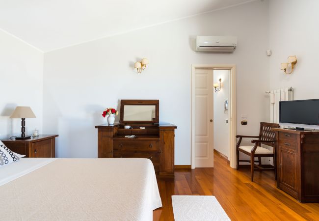 Villa in Paceco - Comfortable villa with pool situated in a splendid panoramic location near Trapani Villa in Paceco - Comfortable villa with pool situated in a splendid panoramic location near Trapani