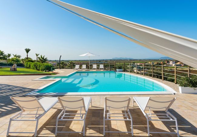 Villa in Paceco - Comfortable villa with pool situated in a splendid panoramic location near Trapani Villa in Paceco - Comfortable villa with pool situated in a splendid panoramic location near Trapani