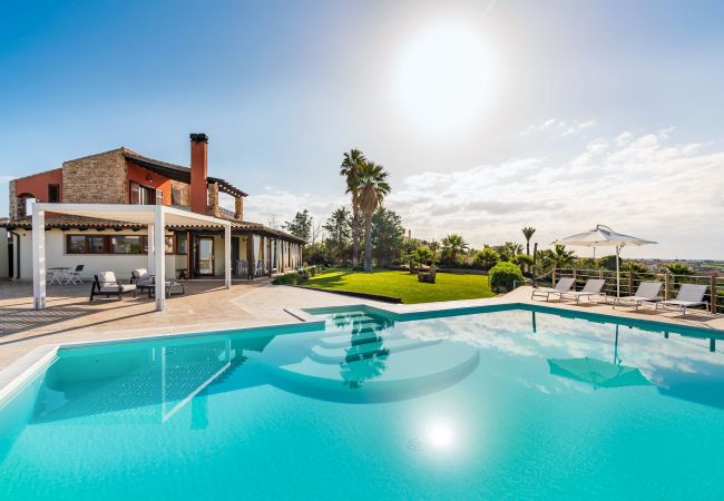 Villa in Paceco - Comfortable villa with pool situated in a splendid panoramic location near Trapani Villa in Paceco - Comfortable villa with pool situated in a splendid panoramic location near Trapani