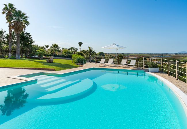 Villa in Paceco - Comfortable villa with pool situated in a splendid panoramic location near Trapani Villa in Paceco - Comfortable villa with pool situated in a splendid panoramic location near Trapani