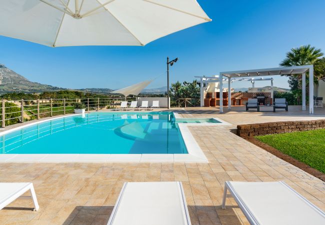 Villa in Paceco - Comfortable villa with pool situated in a splendid panoramic location near Trapani Villa in Paceco - Comfortable villa with pool situated in a splendid panoramic location near Trapani