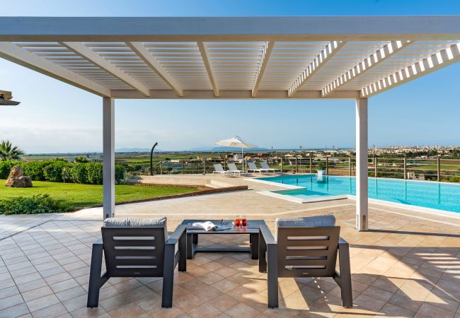 Villa in Paceco - Comfortable villa with pool situated in a splendid panoramic location near Trapani Villa in Paceco - Comfortable villa with pool situated in a splendid panoramic location near Trapani