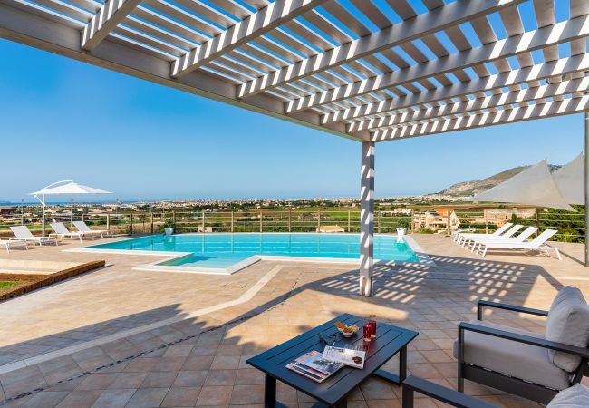 Villa in Paceco - Comfortable villa with pool situated in a splendid panoramic location near Trapani Villa in Paceco - Comfortable villa with pool situated in a splendid panoramic location near Trapani