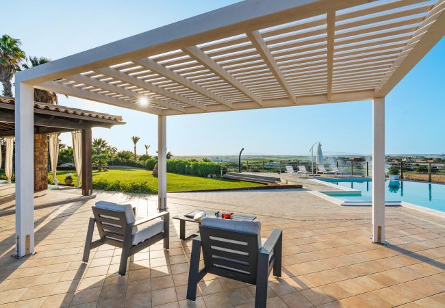 Villa in Paceco - Comfortable villa with pool situated in a splendid panoramic location near Trapani Villa in Paceco - Comfortable villa with pool situated in a splendid panoramic location near Trapani