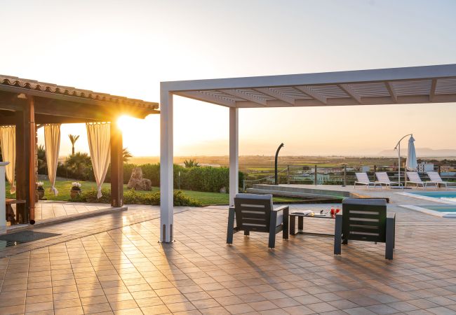 Villa in Paceco - Comfortable villa with pool situated in a splendid panoramic location near Trapani Villa in Paceco - Comfortable villa with pool situated in a splendid panoramic location near Trapani