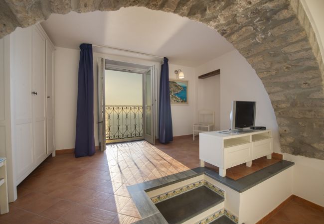 Apartment in Praiano - Casa Cimino A - Lovely apartment and amazing view on Capri and Positano Apartment in Praiano - Casa Cimino A - Lovely apartment and amazing view on Capri and Positano