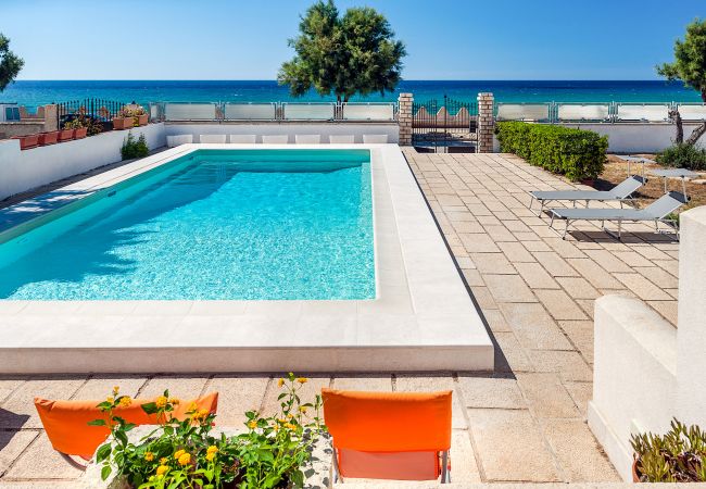 Villa in Custonaci - Villa with private pool, sea front location, in Cornino not far from Trapani Villa in Custonaci - Villa with private pool, sea front location, in Cornino not far from Trapani