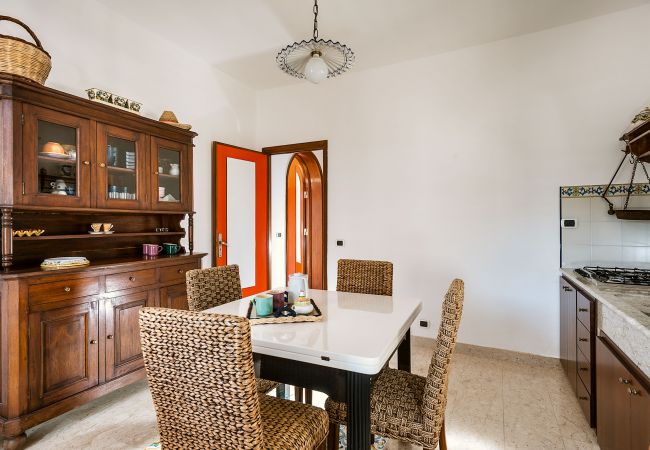Villa in Custonaci - Villa with private pool, sea front location, in Cornino not far from Trapani Villa in Custonaci - Villa with private pool, sea front location, in Cornino not far from Trapani