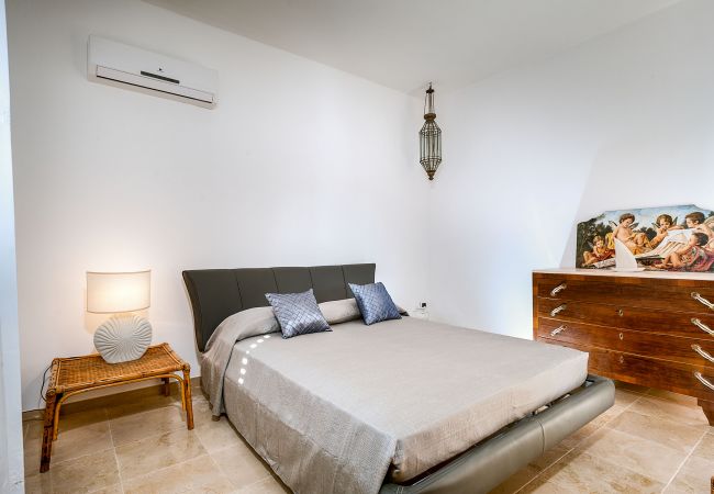 Villa in Custonaci - Villa with private pool, sea front location, in Cornino not far from Trapani Villa in Custonaci - Villa with private pool, sea front location, in Cornino not far from Trapani