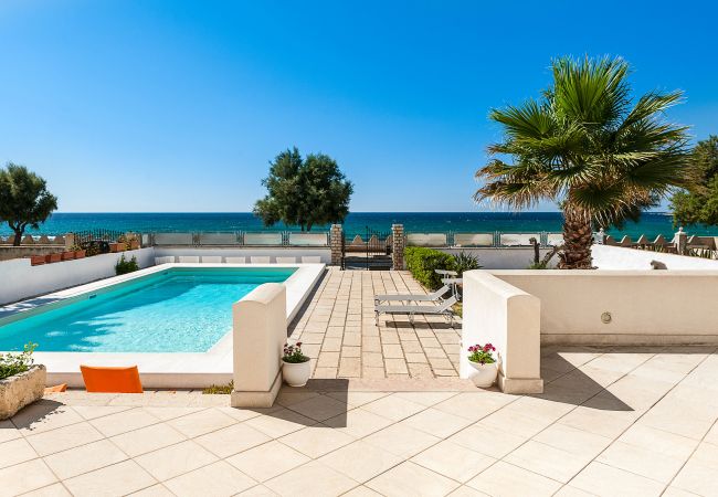 Villa in Custonaci - Villa with private pool, sea front location, in Cornino not far from Trapani Villa in Custonaci - Villa with private pool, sea front location, in Cornino not far from Trapani