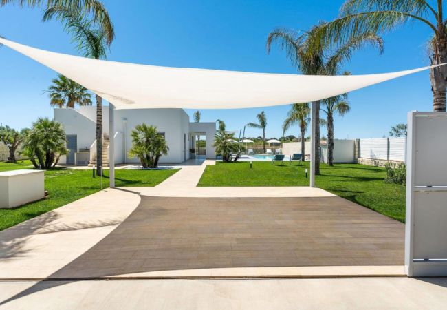 Villa in Noto - Pool villa, 300 metres from beach, San Lorenzo, Sicily Villa in Noto - Pool villa, 300 metres from beach, San Lorenzo, Sicily