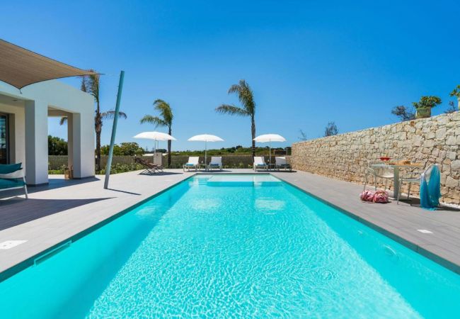 Villa in Noto - Pool villa, 300 metres from beach, San Lorenzo, Sicily Villa in Noto - Pool villa, 300 metres from beach, San Lorenzo, Sicily