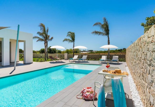 Villa in Noto - Pool villa, 300 metres from beach, San Lorenzo, Sicily Villa in Noto - Pool villa, 300 metres from beach, San Lorenzo, Sicily