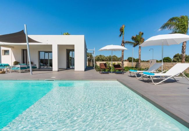 Villa in Noto - Pool villa, 300 metres from beach, San Lorenzo, Sicily Villa in Noto - Pool villa, 300 metres from beach, San Lorenzo, Sicily