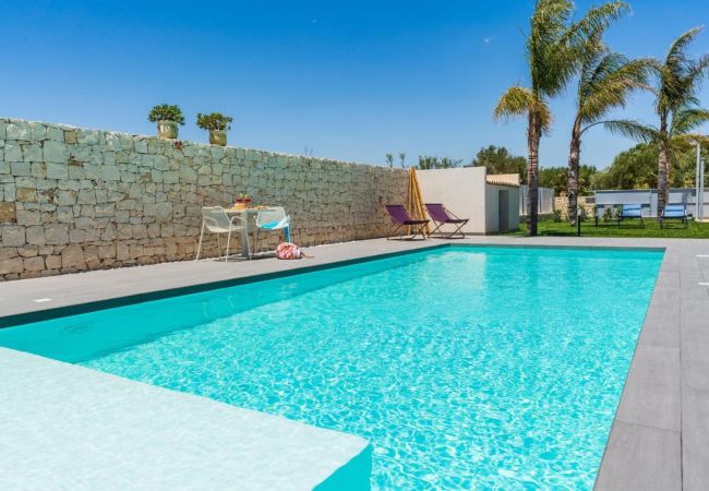 Villa in Noto - Pool villa, 300 metres from beach, San Lorenzo, Sicily Villa in Noto - Pool villa, 300 metres from beach, San Lorenzo, Sicily