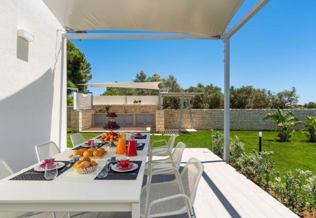 Villa in Noto - Pool villa, 300 metres from beach, San Lorenzo, Sicily Villa in Noto - Pool villa, 300 metres from beach, San Lorenzo, Sicily